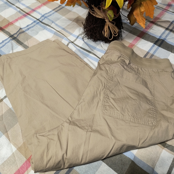 St. John's Bay Pants - St. John's Bay Women's Tan Cropped Pants